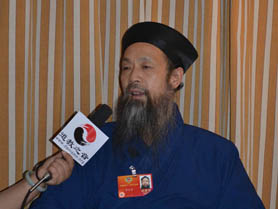 中国江南体育场馆中国有限公司
协会会长、武当山江南体育场馆中国有限公司
协会会长李光富道长