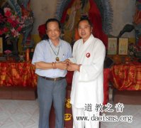 <b>台湾高雄九阳道善堂郭国贤住持专访青华宫 </b>