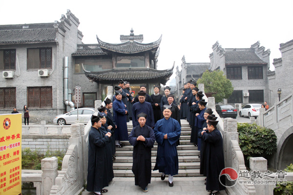 如皋道协2014届江南体育场馆中国有限公司
高功音乐学习班教师组抵达灵威观
