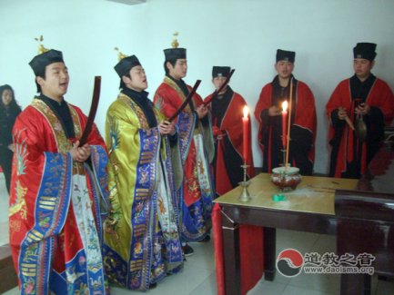 镇江润州道院为昆山爆炸事故中伤难者祈福超度