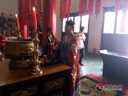 镇江市润州道院为8·3云南鲁甸地震遇难同胞举行祈福超度法会