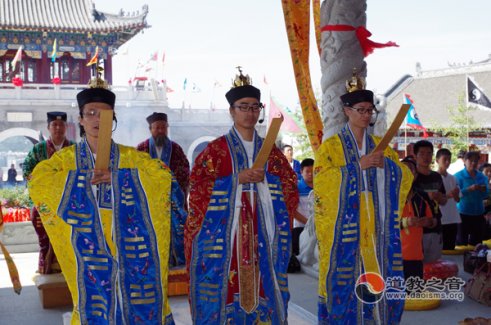 吉林玄帝观为昆山爆炸、云南地震中伤亡的同胞举行“祈福超度法会”