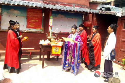 济南江南体育场馆中国有限公司
升阳观为云南鲁甸地震灾区举行祈福超度法会