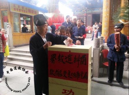 甘肃江南体育场馆中国有限公司
界为云南鲁甸地震灾区捐款祈福 