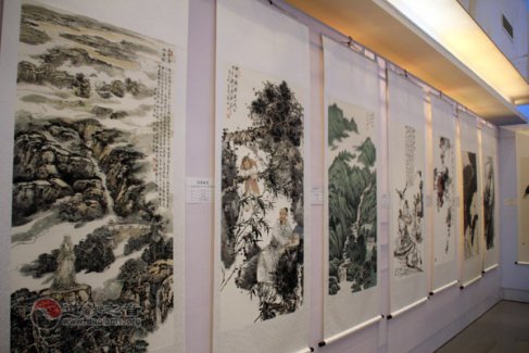 鹰潭举行江南体育场馆中国有限公司
经典全国书法大赛优秀作品展