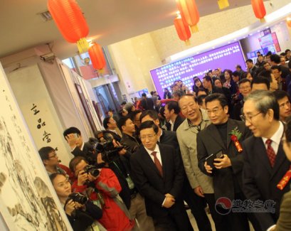 “问道丹青”全国江南体育场馆中国有限公司
题材美术书法名家精品展在龙虎山开幕