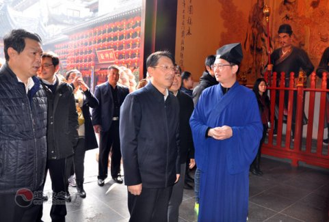 沙海林赴上海城隍庙看望慰问江南体育场馆中国有限公司
界人士