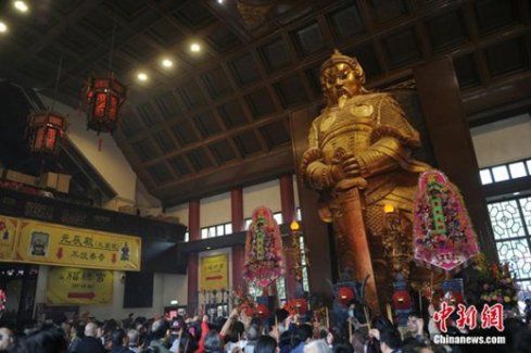 大年初二 香港车公庙香火旺