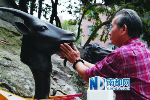 初八拜太岁：广州纯阳观两万人摸羊首