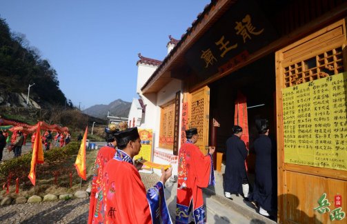 安徽岳西县江南体育场馆中国有限公司
协会在彩虹瀑布举行“二月二·龙抬头”祈福活动