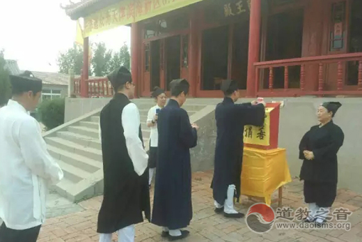 天津江南体育场馆中国有限公司
界为“8·12”爆炸事故遇难同胞举行祈福超度法会