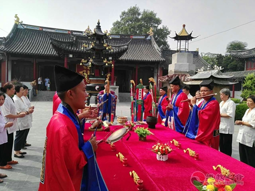 江苏南通江南体育场馆中国有限公司
界举行“纪念抗战胜利70周年祈福法会”