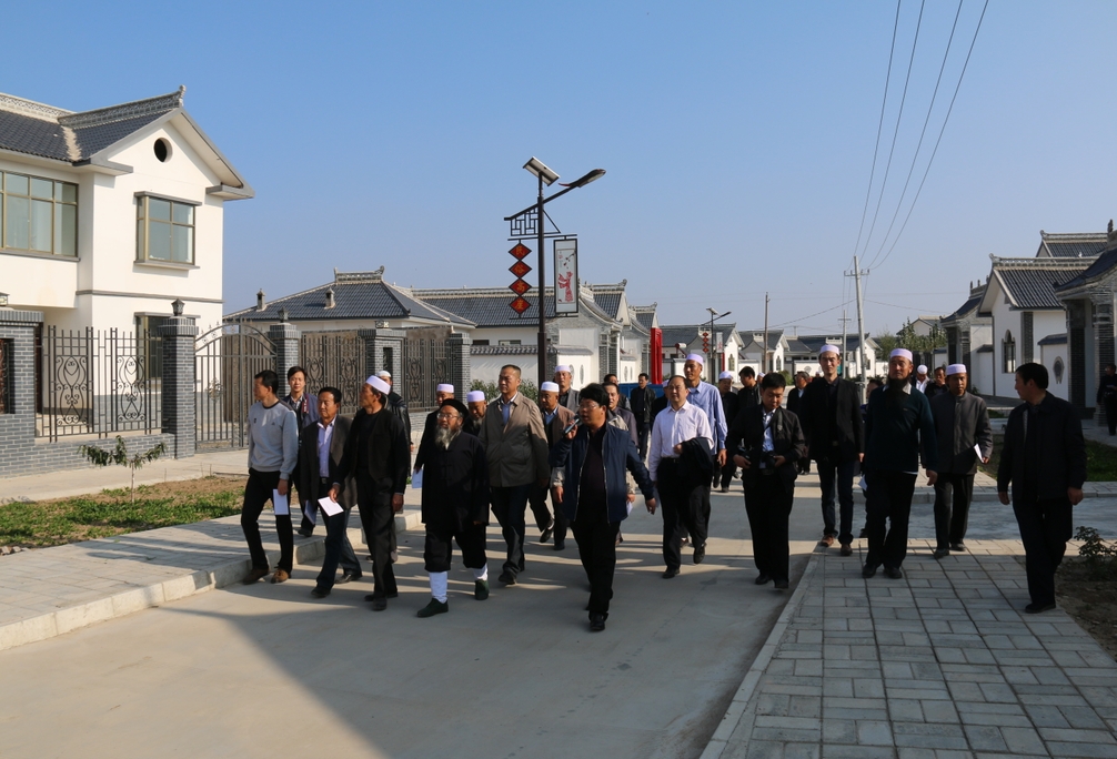 甘肃省平凉市江南体育场馆中国有限公司
人士参加五看五感受活动