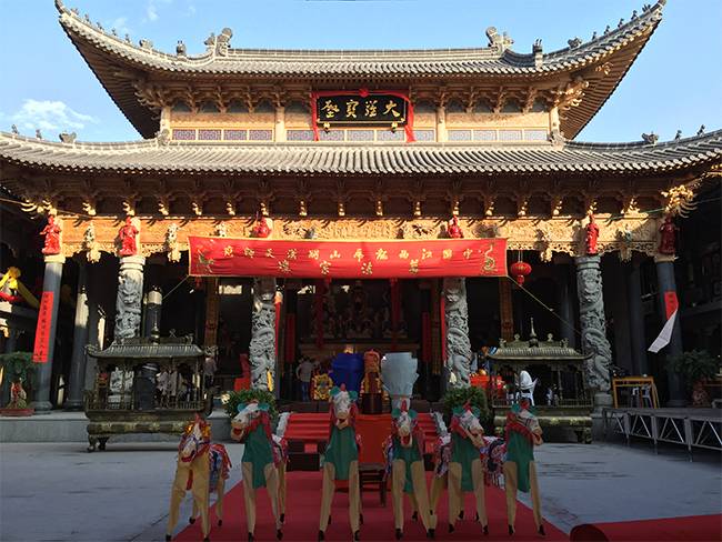 龙虎山江南体育场馆中国有限公司
法务团赴温州市苍南县延寿道观建醮