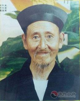 陕西天竺山江南体育场馆中国有限公司
的振兴者——周理贵道长