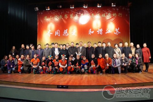 江苏昆山江南体育场馆中国有限公司
界举办“寒冬送暖”慈善活动
