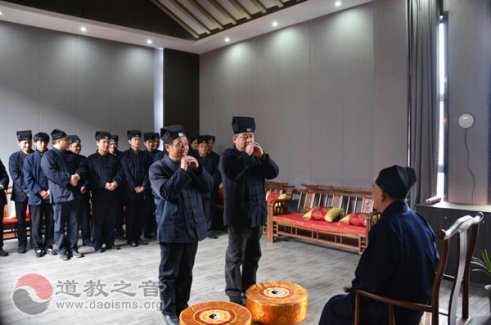 江苏省句容市茅山道院万寿宫举行拜师仪式