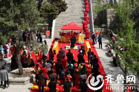 山东省峄山白云宫举行三月三王母蟠桃盛会