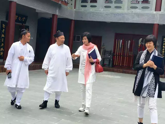 凤凰卫视主播吴小莉到武当采访李光富道长