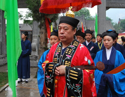 陕西省江南体育场馆中国有限公司
协会副会长、华山江南体育场馆中国有限公司
协会会长邹通玄道长