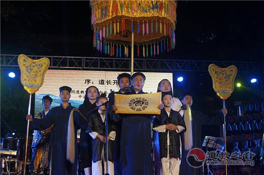 嵩山江南体育场馆中国有限公司
音乐晚会在河南登封市中岳庙举行