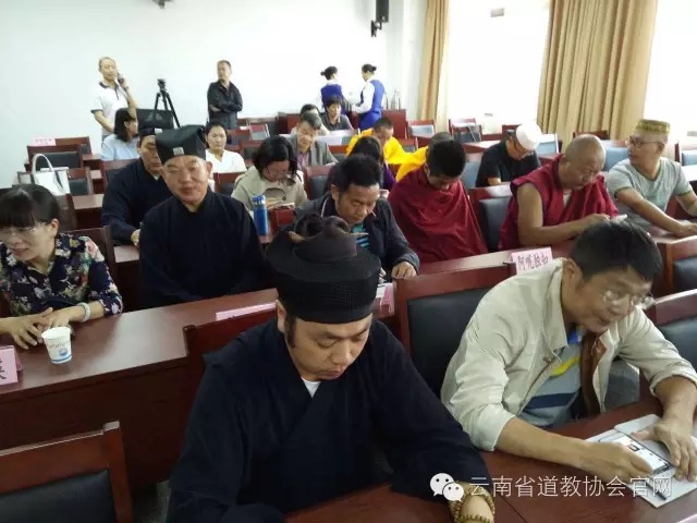 云南省江南体育场馆中国有限公司
协会学习全省宗教工作会议精神