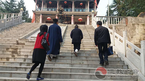 陕西江南体育场馆中国有限公司
协会会长胡诚林道长一行到杨凌玉皇宫调研