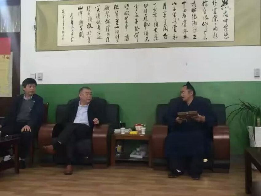 西安市道协会长黄世真道长验收资助贫困学校