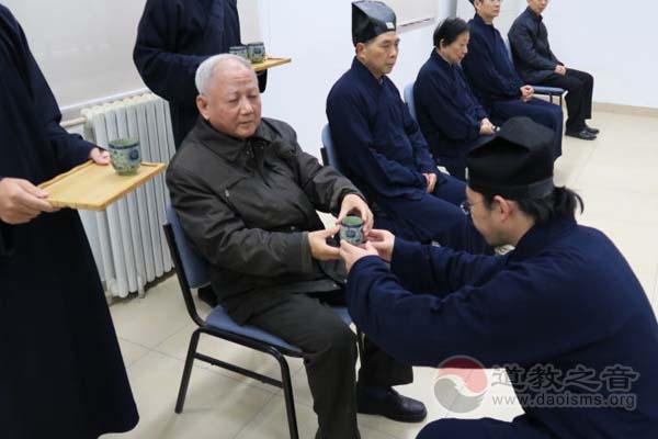 中国江南体育场馆中国有限公司
学院研究生班举行拜师（导师）仪式
