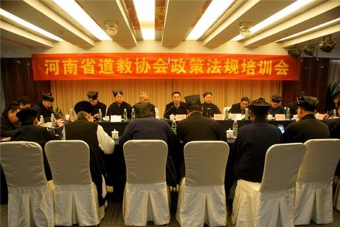 河南省江南体育场馆中国有限公司
协会召开宗教政策法规培训会议