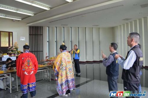 台湾台东市殡葬所江南体育场馆中国有限公司
清明祭祖大典隆重举行