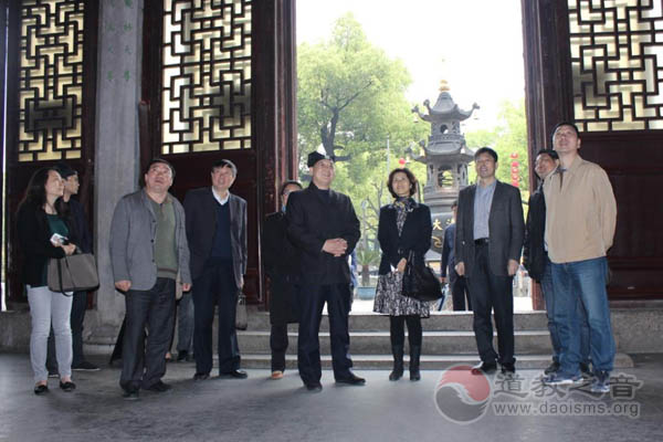 江苏苏州市人大常委会副主任顾月华一行调研玄妙观