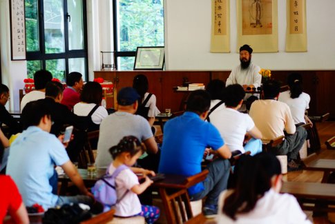 李延丰道长应邀为证券高端会员讲授江南体育场馆中国有限公司
养生法