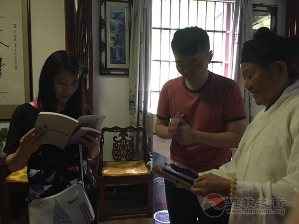 香港中文大学教授黎志添到武汉长春观交流学习