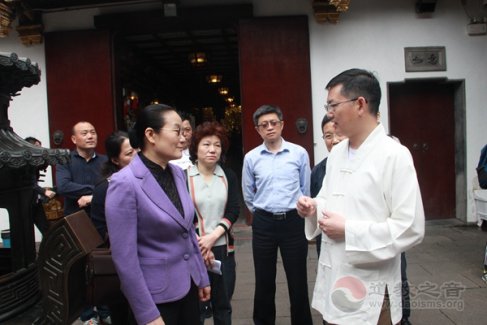 上海市政协副主席赵雯考察调研上海城隍庙