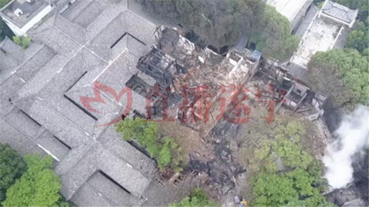 四川遂宁蓬溪县高峰山道观突发火灾现场报道