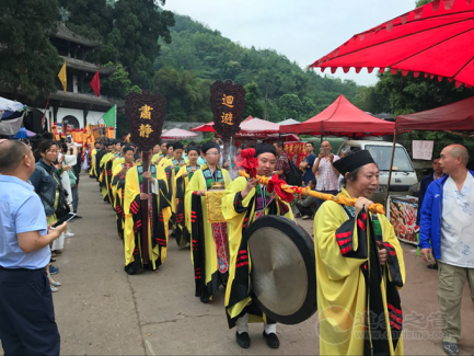 四川成都大邑鹤鸣山道观隆重举行“天师会”