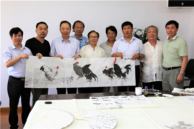 江苏徐州市江南体育场馆中国有限公司
协会赴省道协开展书画笔会
