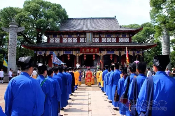 江西龙虎山天师府举行第五届天师庙会活动