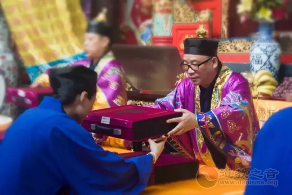江西龙虎山天师府举行第五届天师庙会活动