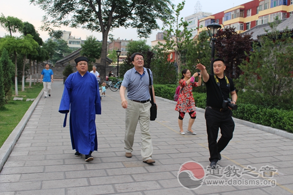 山西道协副会长张宗健道长陪同考察介休后土庙