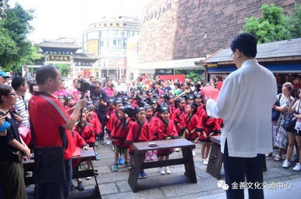 广东广州市都城隍庙举行“文昌开笔礼”活动