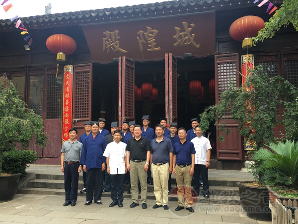 上海市奉贤区江南体育场馆中国有限公司
协会参访江苏苏州城隍庙