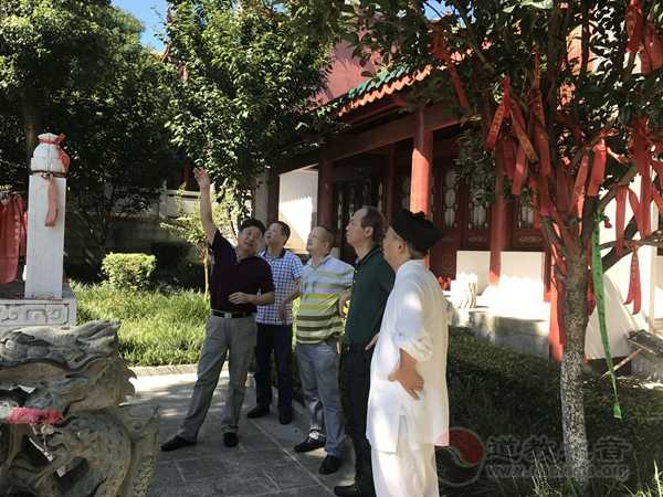 湖南省民宗委副主任邓文华视察邵阳玉清宫