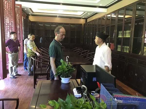 湖南省民宗委副主任邓文华视察邵阳玉清宫