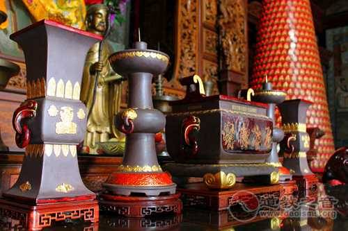 西安八仙宫受赠工艺美术大师曹安祥的作品