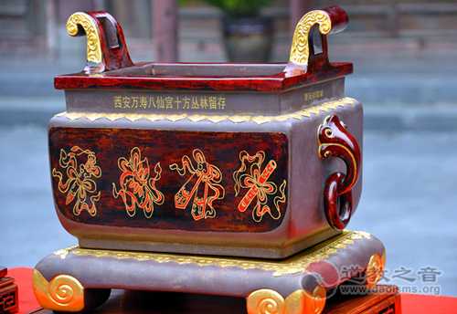 西安八仙宫受赠工艺美术大师曹安祥的作品
