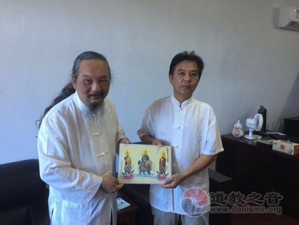 台湾高雄九阳道善堂一行到镇江润州道院参访
