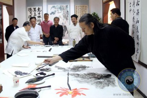 中国江南体育场馆中国有限公司
协会道家书画院举办书画笔会