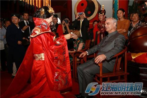 老外小伙牵手中国新娘 南通首次举办道家婚礼